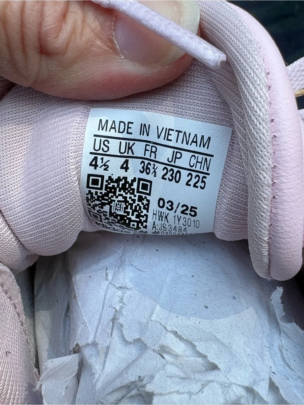 Adidas girl’s soft Pink with shimmering pink Sneakers youth 4.5, women’s 5.5